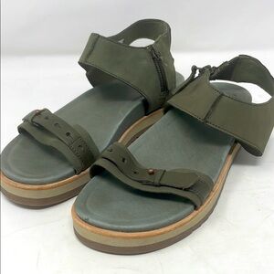 Merrell Green Adventure Sandals Size 8 Excellent Condition